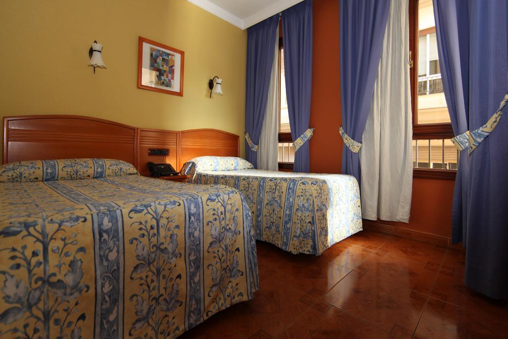 Hostal Victoria Μάλαγα Δωμάτιο φωτογραφία